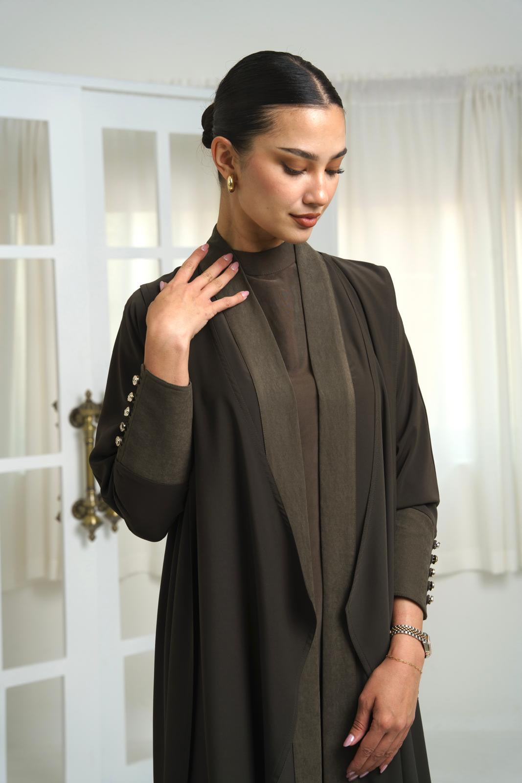 عباية زيتي بقماش صيفي