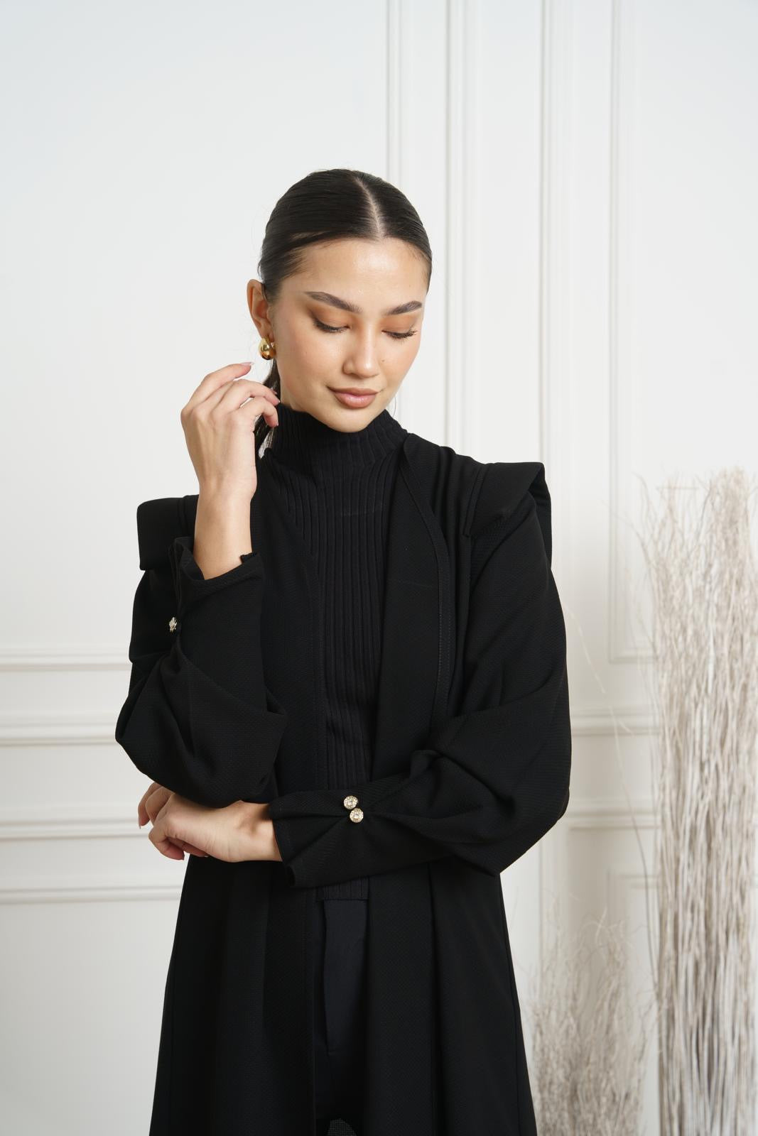 عباية سودا بقماش صيفي